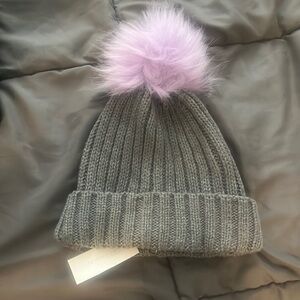 NY & CO beanie with purple faux pom